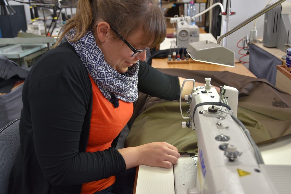 Manufacture de Parapluies de Cherbourg, travail dans l'atelier