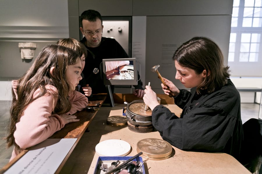 Visite musée, famille